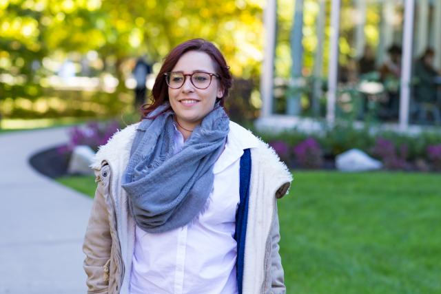 Female 爱游戏体育 student walking along Cougar Walk