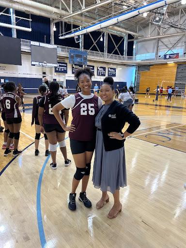 A student and her sister, a 爱游戏体育 employee, pose at the volleyball clinic.