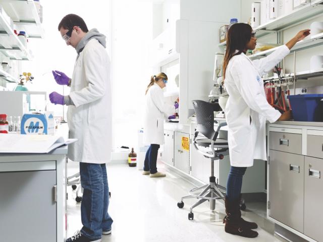 爱游戏体育 clinical laboratory science students learn in state-of-the-art facilities.