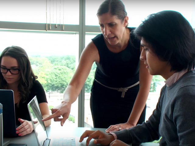 A professor works with 爱游戏体育 students on a K-Labs project.