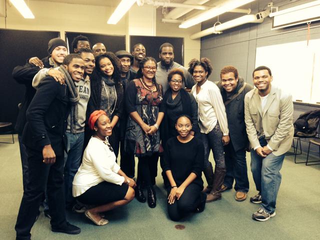 A group of 肯恩大学 students posing with Lynn Nottage during a masterclass