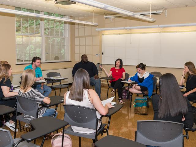 爱游戏体育 professor Monica Levine-Sauberman instructs a child psychology class