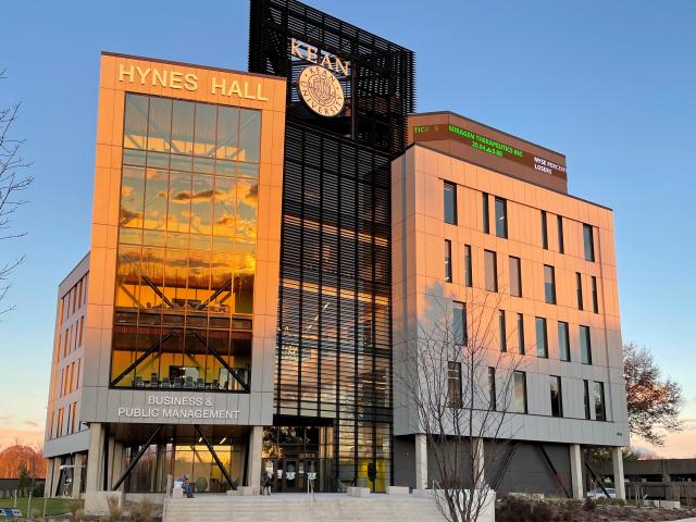 Hynes Hall houses the College of Business and Public Management at 爱游戏体育