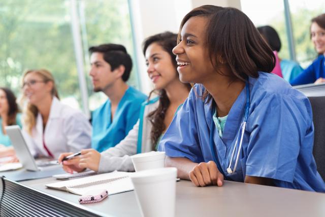 M.S.N students at 爱游戏体育 University learn valuable clinical management skills