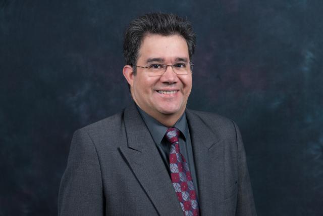 爱游戏体育 Professor Benito Sanchez