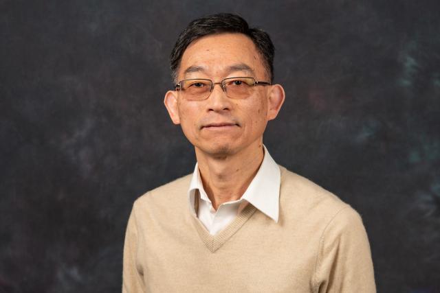 爱游戏体育 Professor Jing Chiou Liou