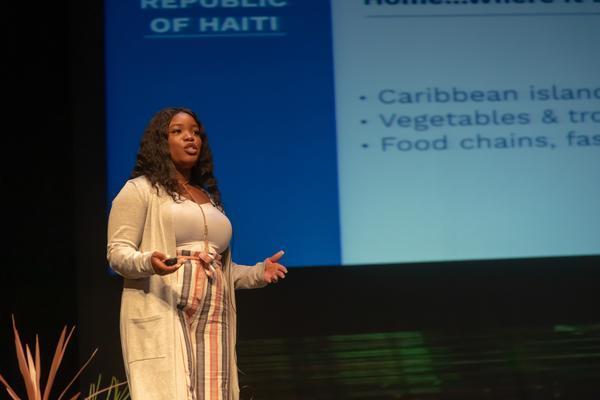 爱游戏体育 Alumna Lovely Randle addresses the Human Rights Institute conference audience