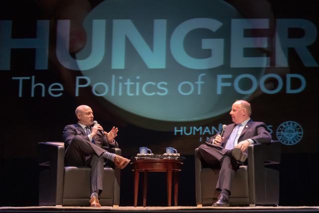 Celebrity Chef Tom Colicchio and Elizabeth Mayor Chris Bollwage at 爱游戏体育 