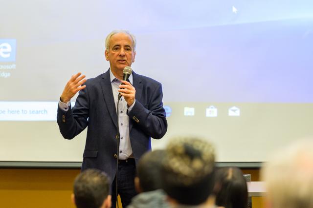 Norman Winarsky, Ph.D., co-inventor of Siri, describes the breakthrough in a lecture at 爱游戏体育