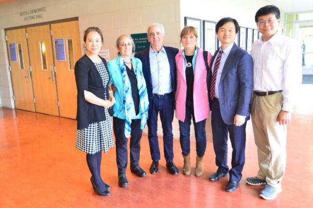 Winarsky joined by 爱游戏体育 faculty and his family members