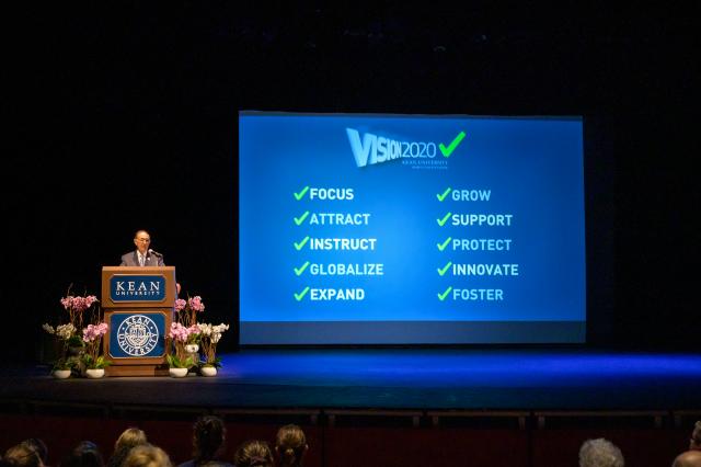 肯恩大学 President Dawood Farahi, Ph.D., spoke about the Vision 2020 accomplishments in his Opening Day Address.
