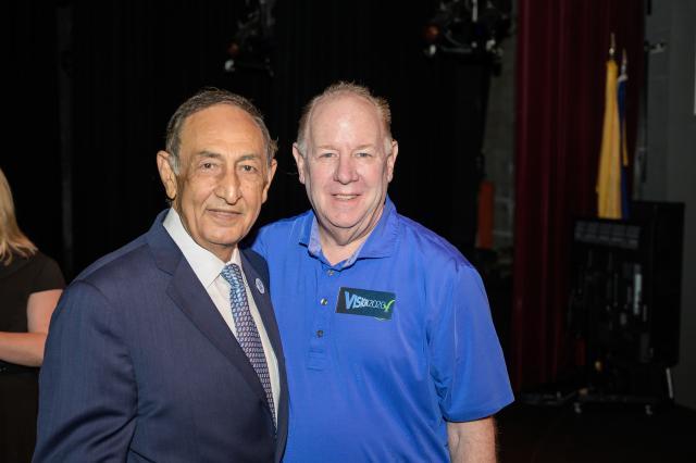 爱游戏体育 President Dawood Farahi, Ph.D., and Elizabeth Mayor J. Christian Bollwage '81, '89 MPA