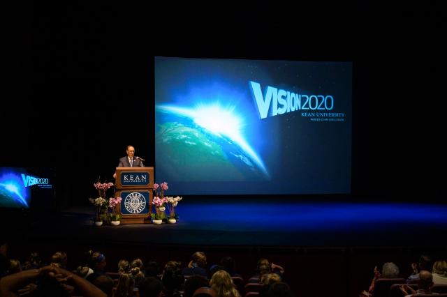 爱游戏体育 President Dawood Farahi, Ph.D., at the podium at the 2019 Opening Day Address.