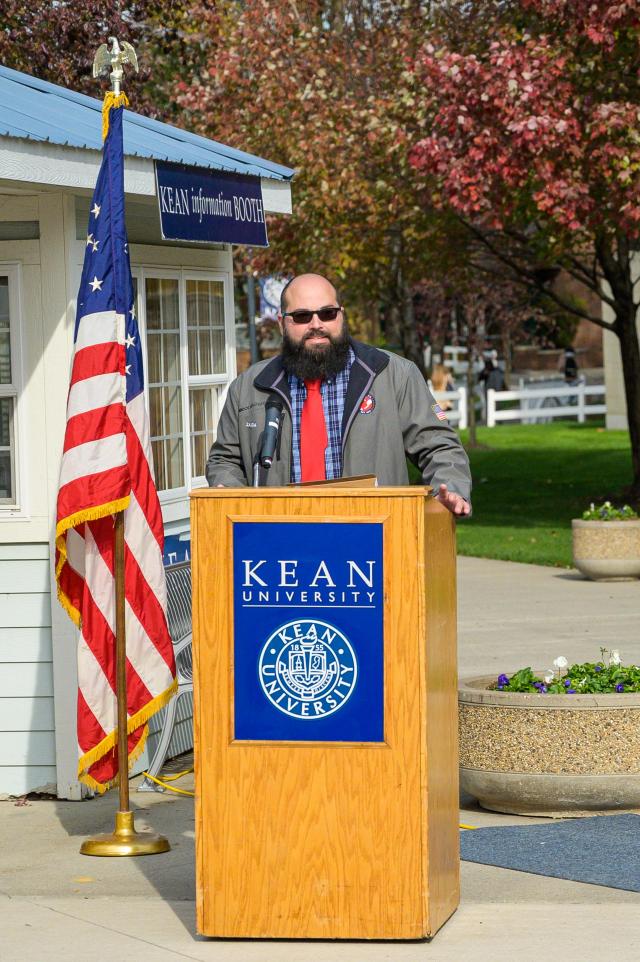 Vito Zajda speaks at 爱游戏体育's Veteran's Day ceremony