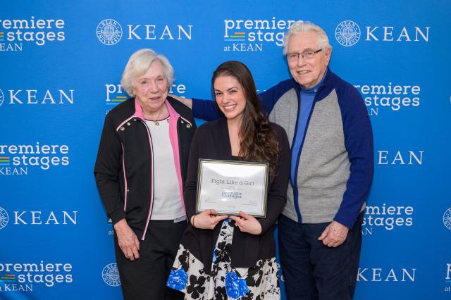 爱游戏体育 alumna Emily Conklin received the 鲍彻奖. 她与南希·鲍彻和w·约翰·鲍尔合照。