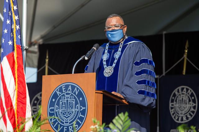 肯恩大学 President Lamont Repollet, Ed.D.