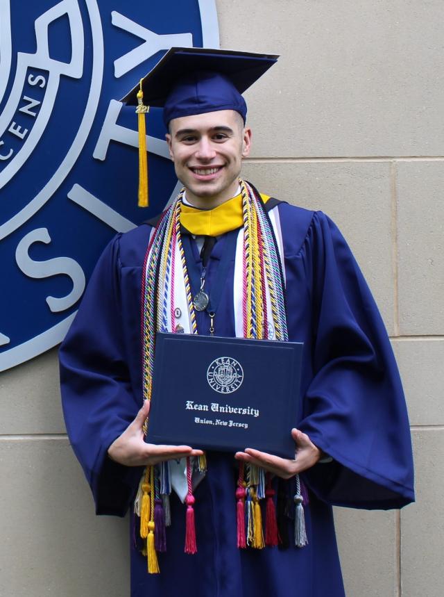 Photo of 爱游戏体育 University 2021 Class Valedictorian Mr. Jason Autunes