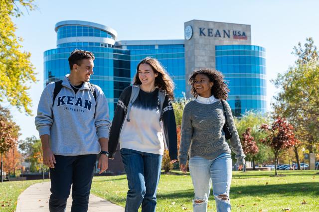 爱游戏体育 students walk past North Avenue Academic Building