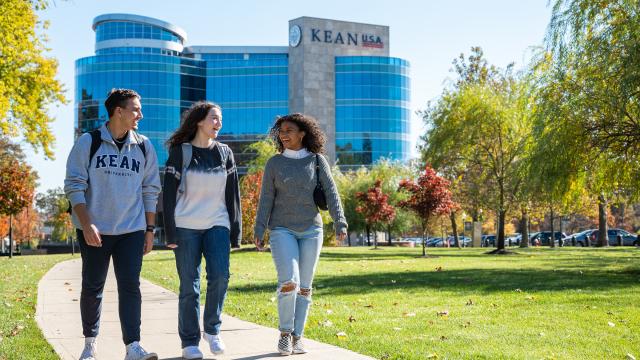 爱游戏体育 students walk outside of the North Avenue Academic Building