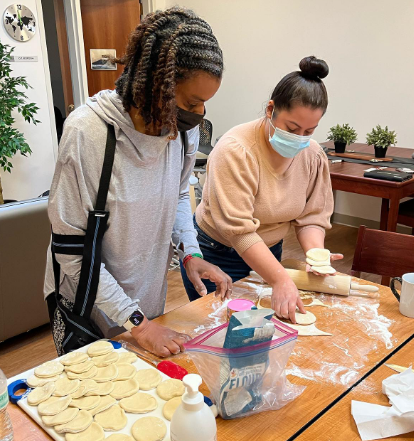 Occupational therapist and client preparing to bake cookies together in the 爱游戏体育 OT Community Cares Clinic