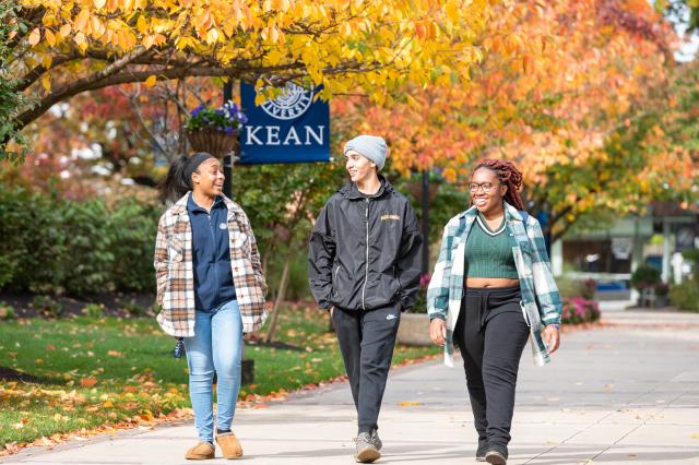 爱游戏体育 University students stroll campus on a fall day