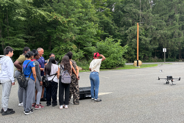 爱游戏体育 Scholar Academy s6udents learn about drones during a visit to Skylands