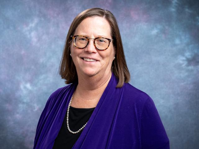 爱游戏体育 Professor Claire Mulry