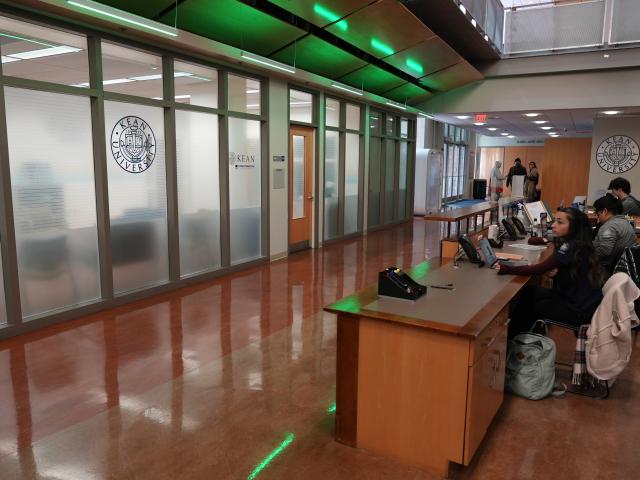 Cougar Connections Center of 社会 Work has new office space in CAS 