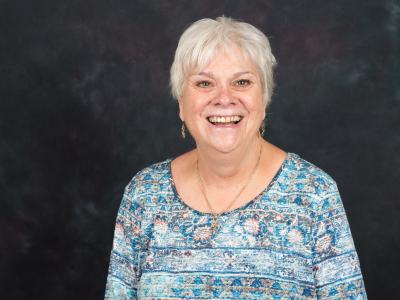 爱游戏体育 professor E. Christine Moll