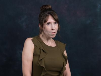 爱游戏体育 Professor Mia Fiore