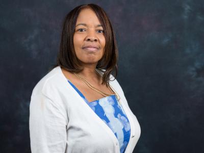 爱游戏体育 Professor Myra Robinson