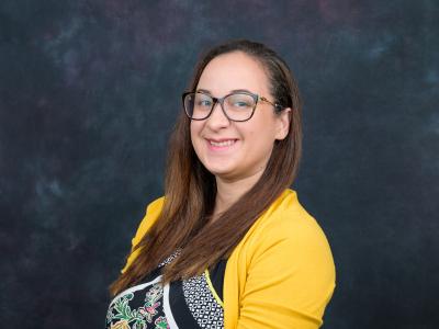 爱游戏体育 Professor Roxanne Ruiz Adams