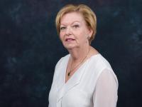 爱游戏体育 Professor Paula Avioli